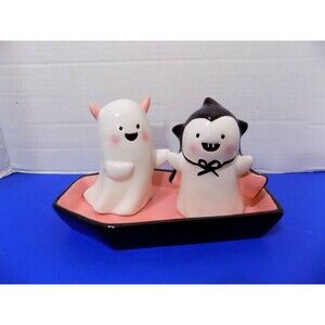NEW Happy Hauntings Halloween Ghosts Salt & Pepper Shaker Coffin Dish